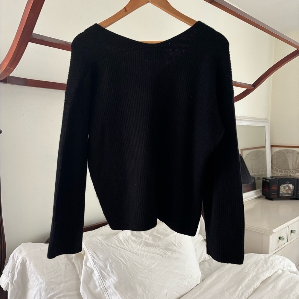 Everlane Black Cashmere Rib V-Neck Pullover Sweater - Picture 2 of 4